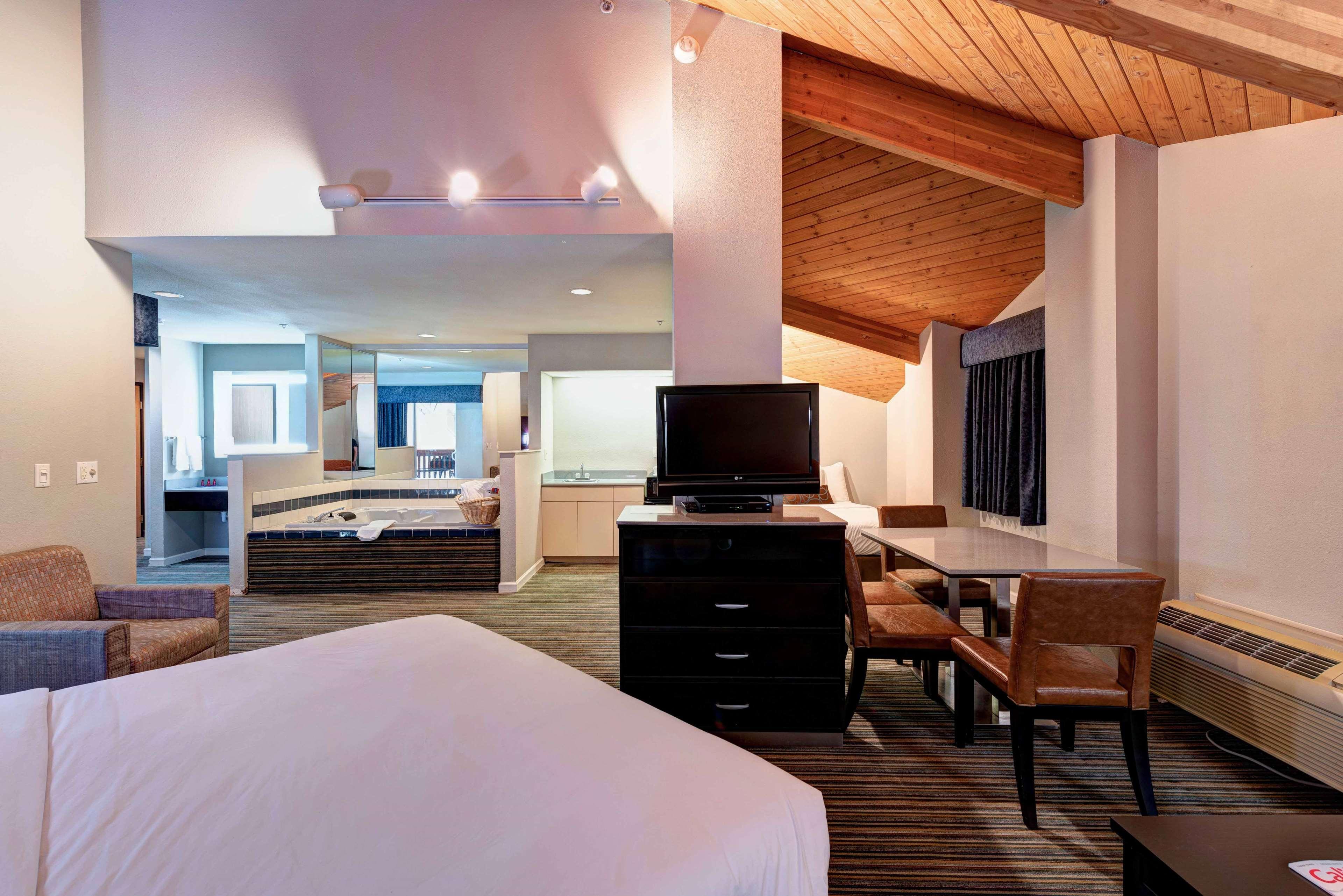 Surestay Plus Hotel By Best Western Redding Εξωτερικό φωτογραφία