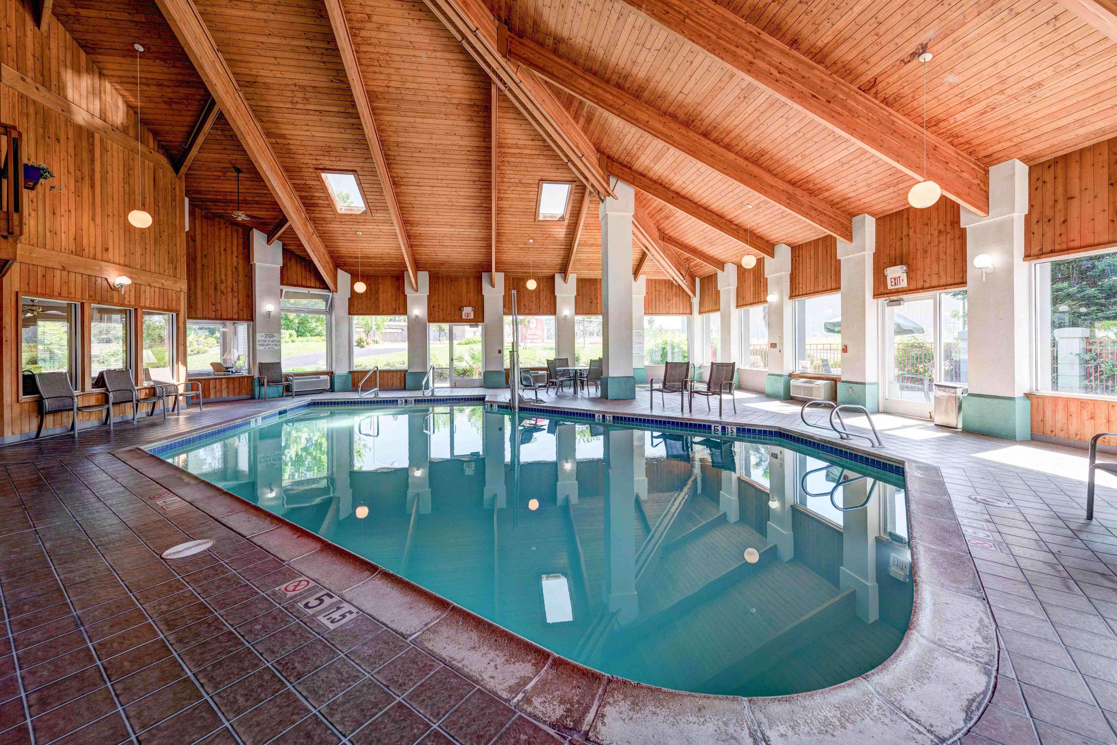 Surestay Plus Hotel By Best Western Redding Εξωτερικό φωτογραφία