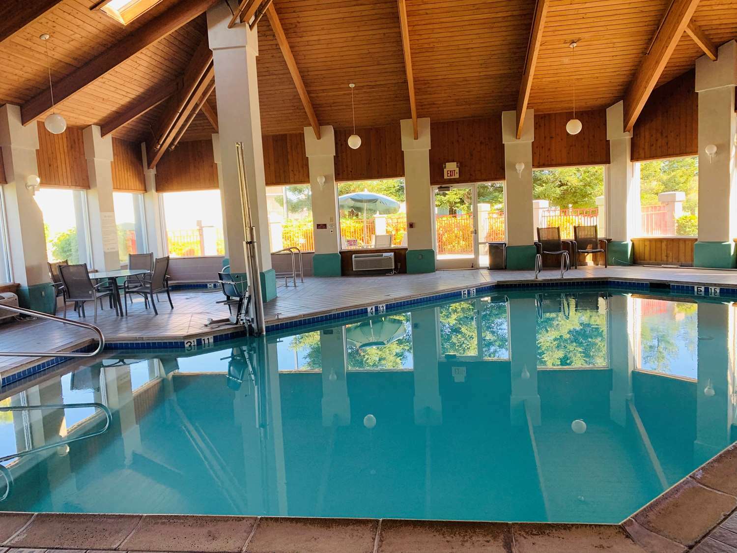 Surestay Plus Hotel By Best Western Redding Ανέσεις φωτογραφία